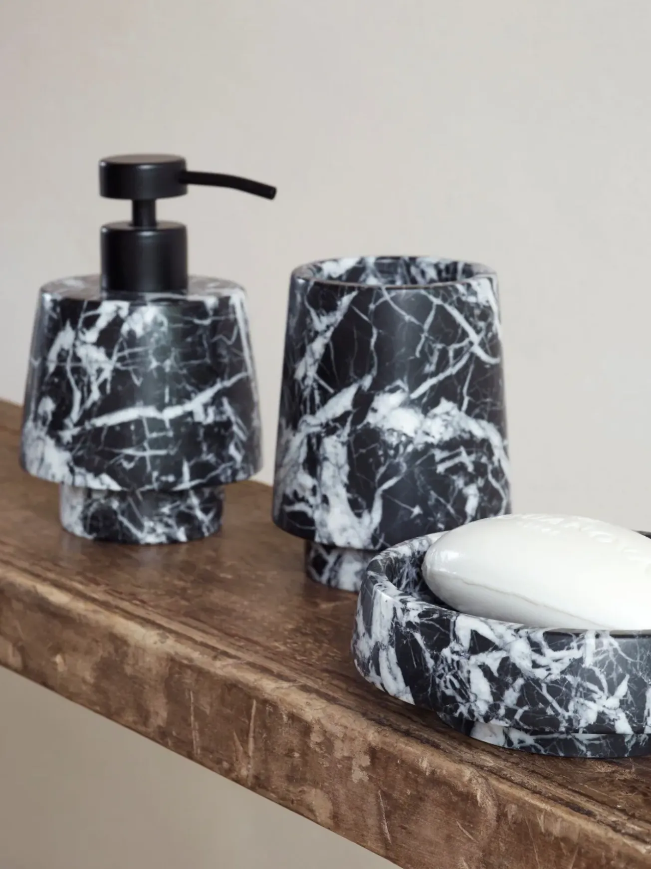 Bath & Living Aquanova Aquanova ORION soap dish Black