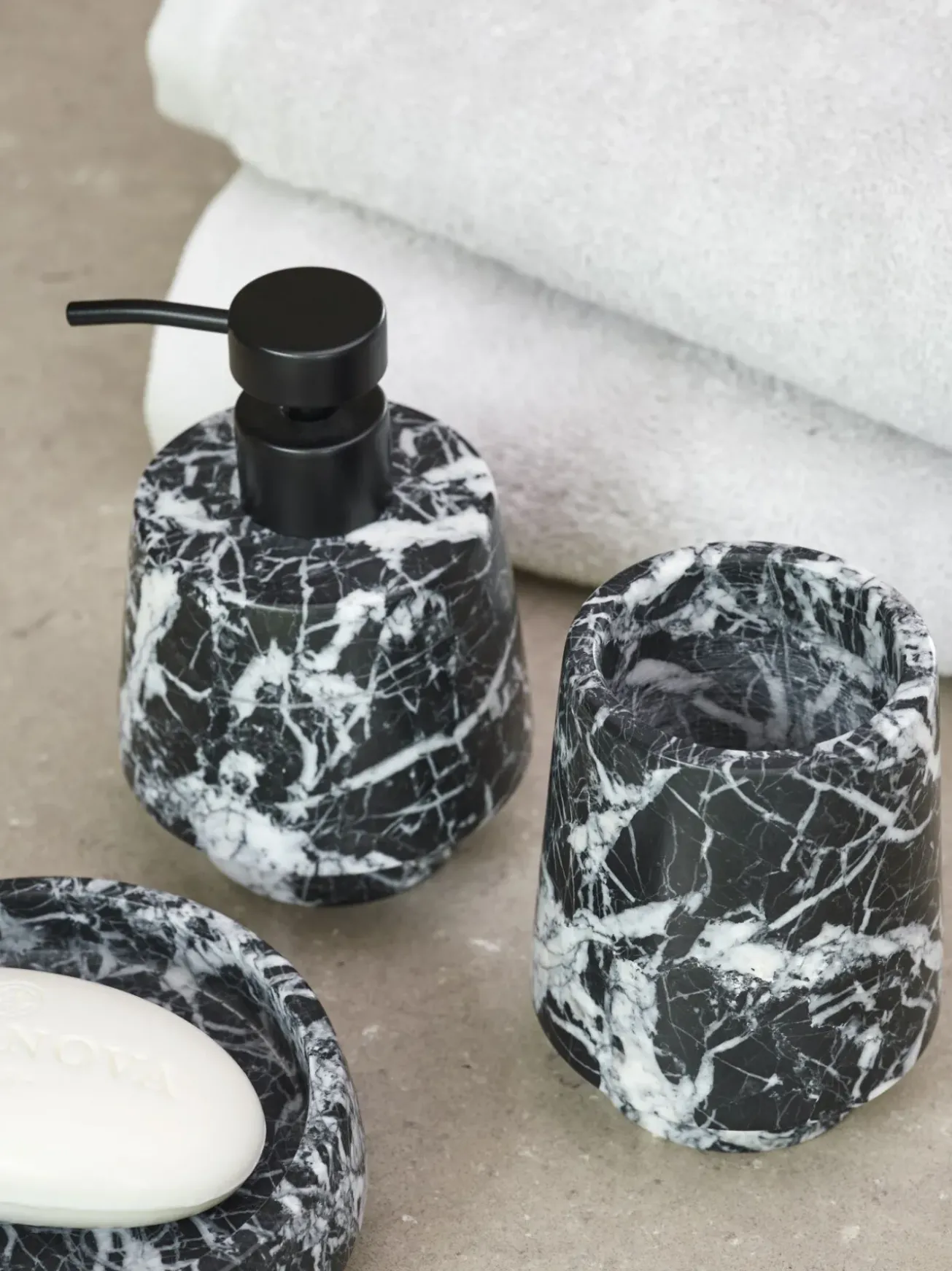 Bath & Living Aquanova Aquanova ORION soap dish Black