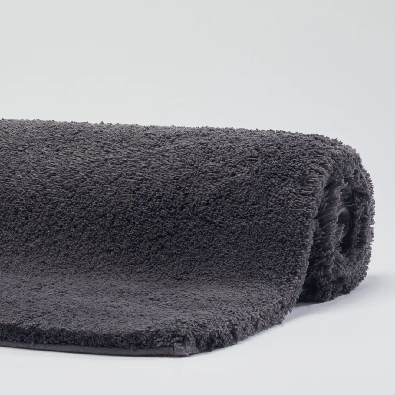 Bath & Living Aquanova Bath mat ALMA color Caviar (ALMBM-633)