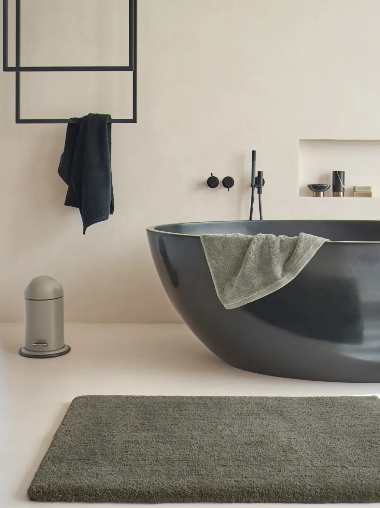 Bath & Living Aquanova Bath mat MAURO color Taiga (MAUBM-302)