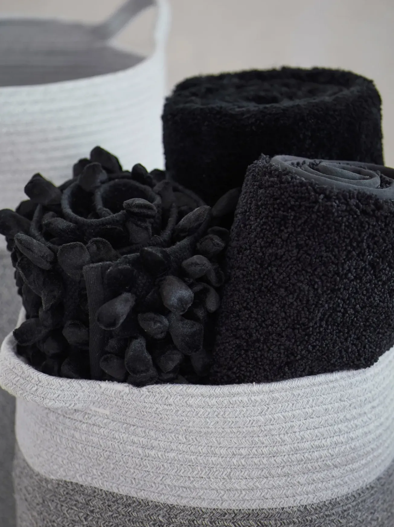 Bath & Living Aquanova Bath mat MAURO color Black (MAUBM-09)