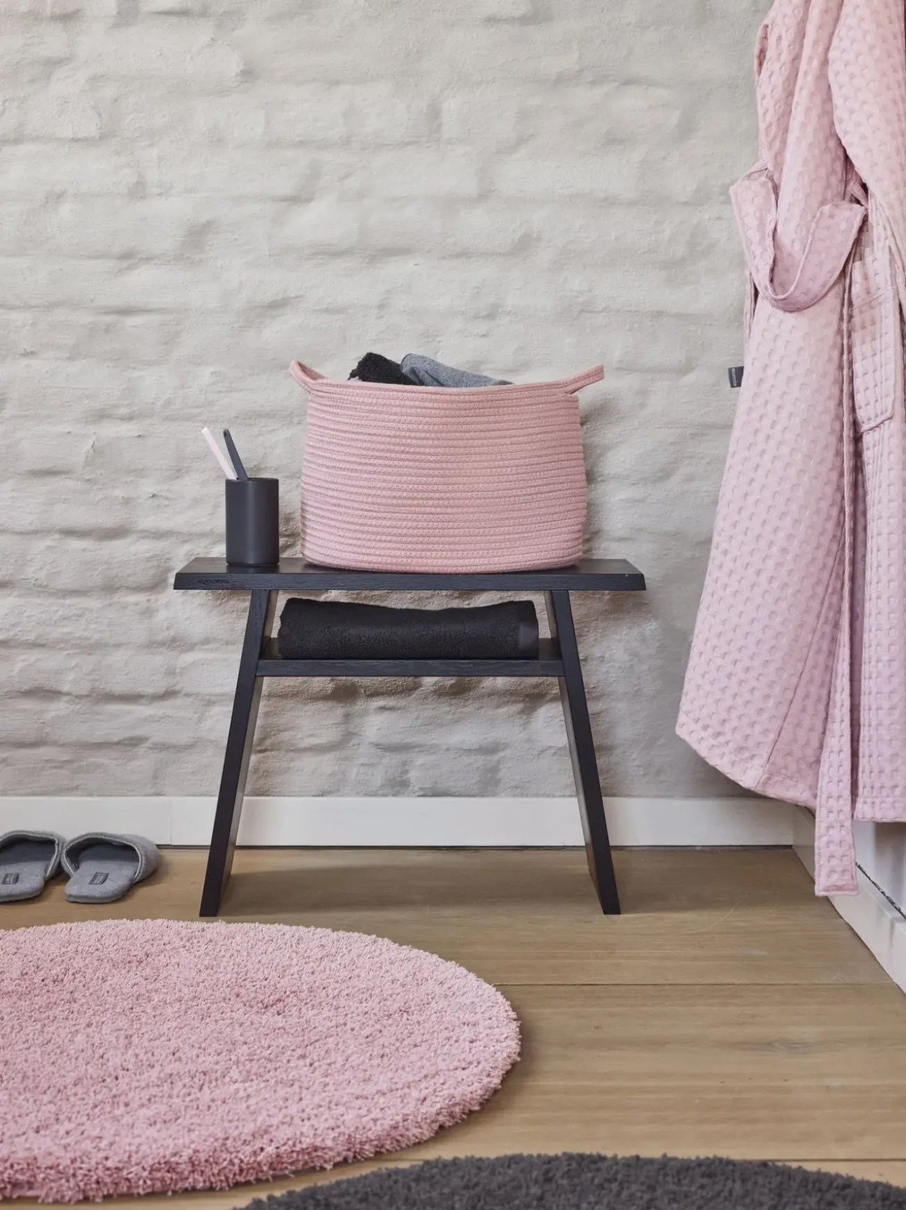 Bath & Living Aquanova Bath mat MUSA color Sedum-813 (pink)