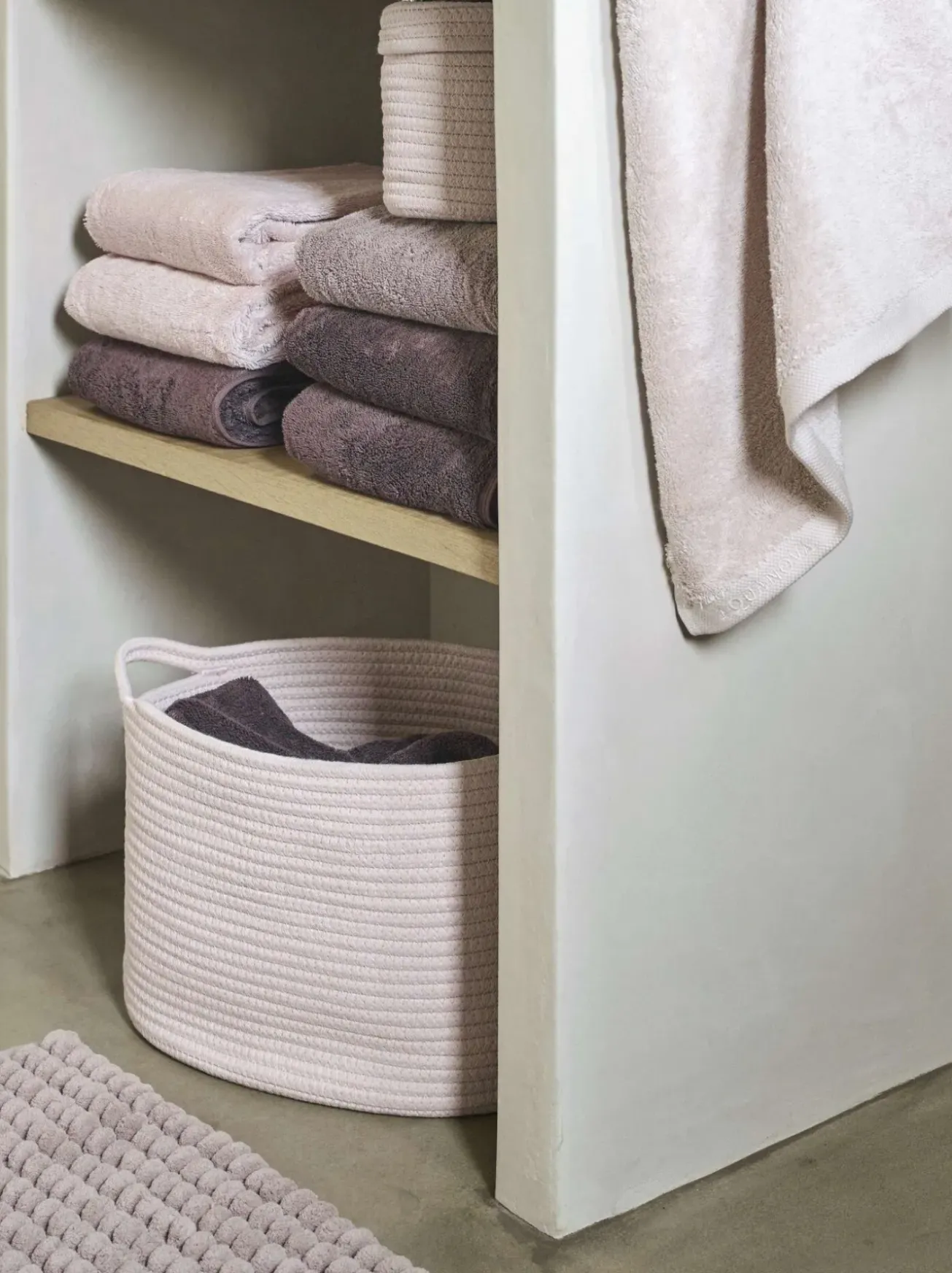 Bath & Living Aquanova Bath textiles LONDON color