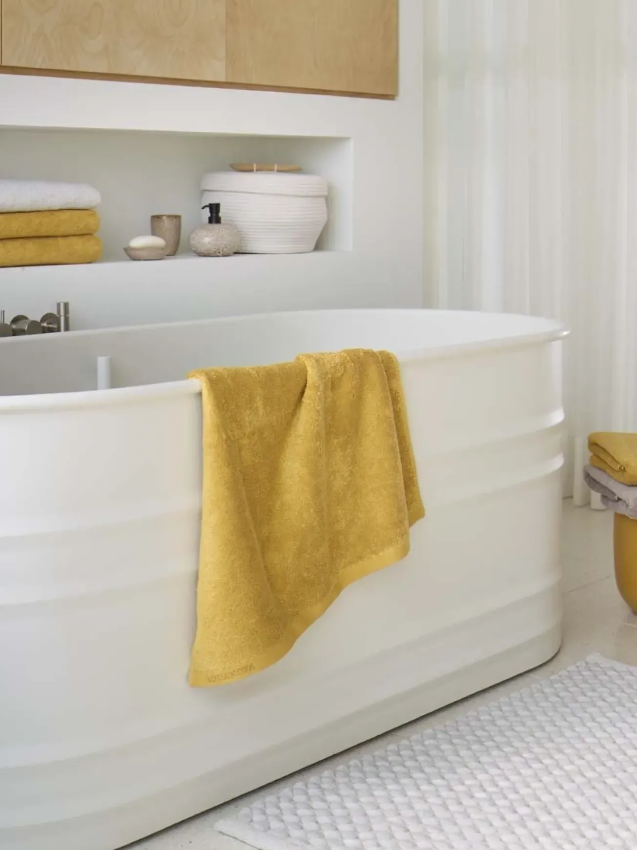 Bath & Living Aquanova Bath towel 70x130 cm LONDON color (set/3)