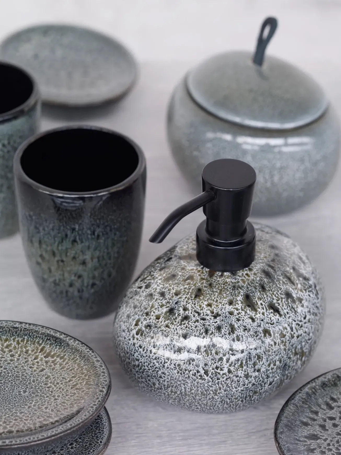 Bath & Living Aquanova Cup / toothbrush holder UGO color Olive Black-994 (black)