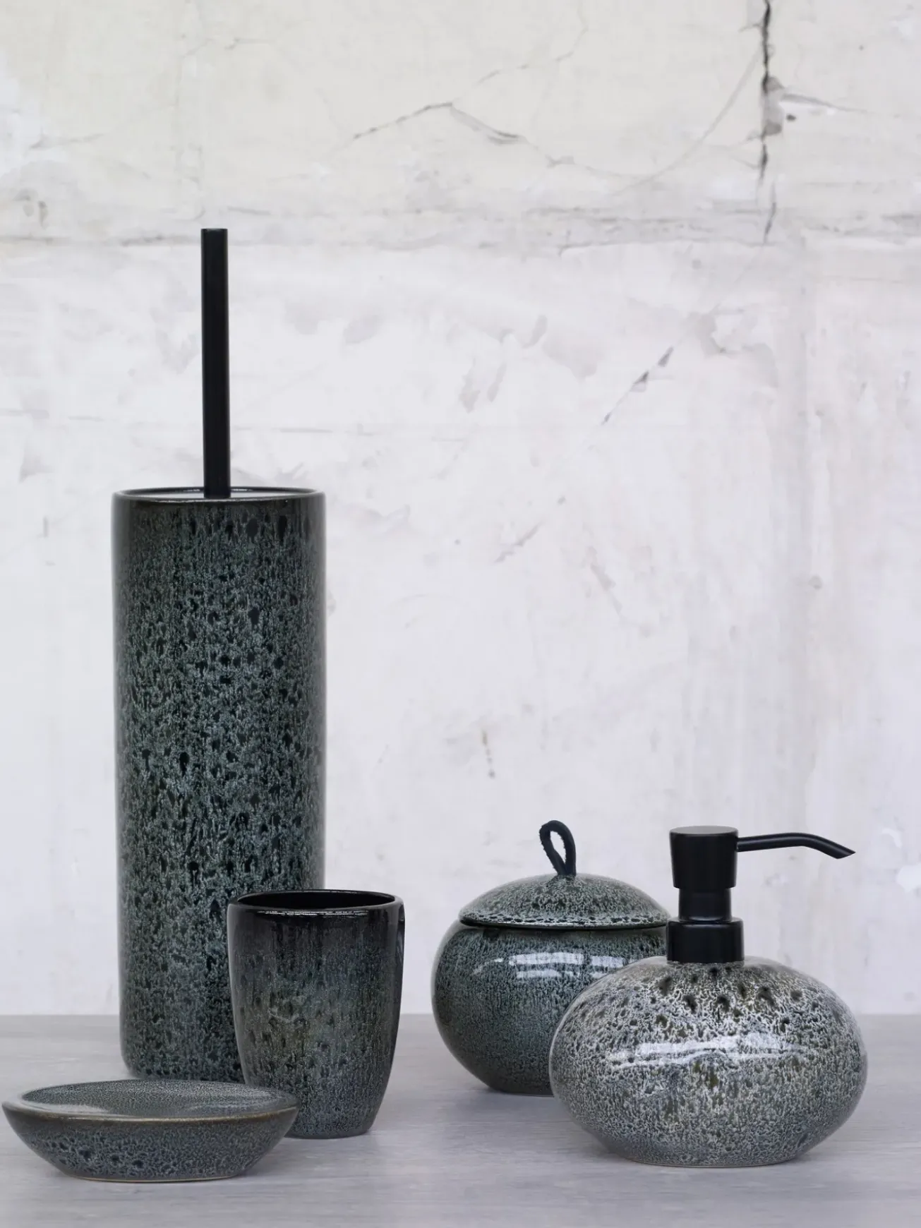 Bath & Living Aquanova Cup / toothbrush holder UGO color Olive Black-994 (black)