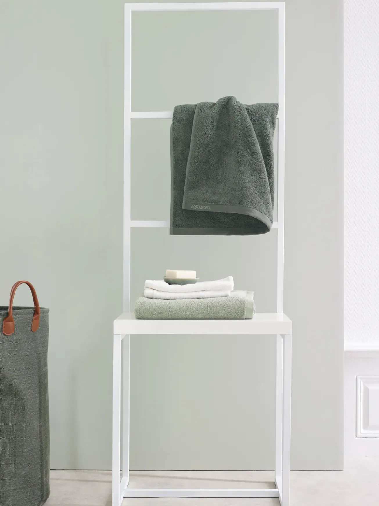 Bath & Living Aquanova Laundry basket YORK color (green)