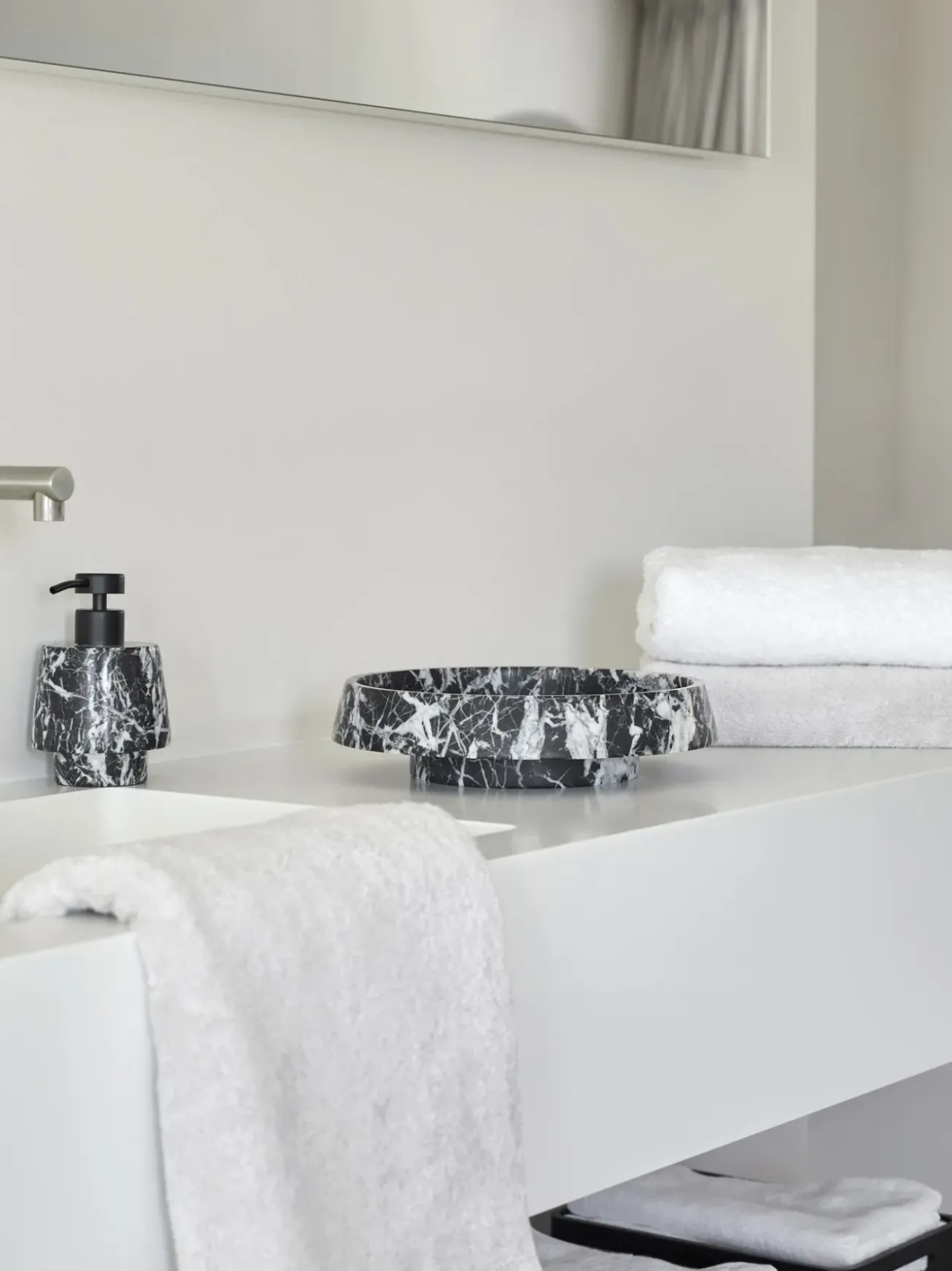 Bath & Living Aquanova Storage box square COLE color