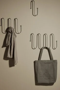 Bath & Living Blomus CURL coat rack Ashes of Roses (Large) 65915