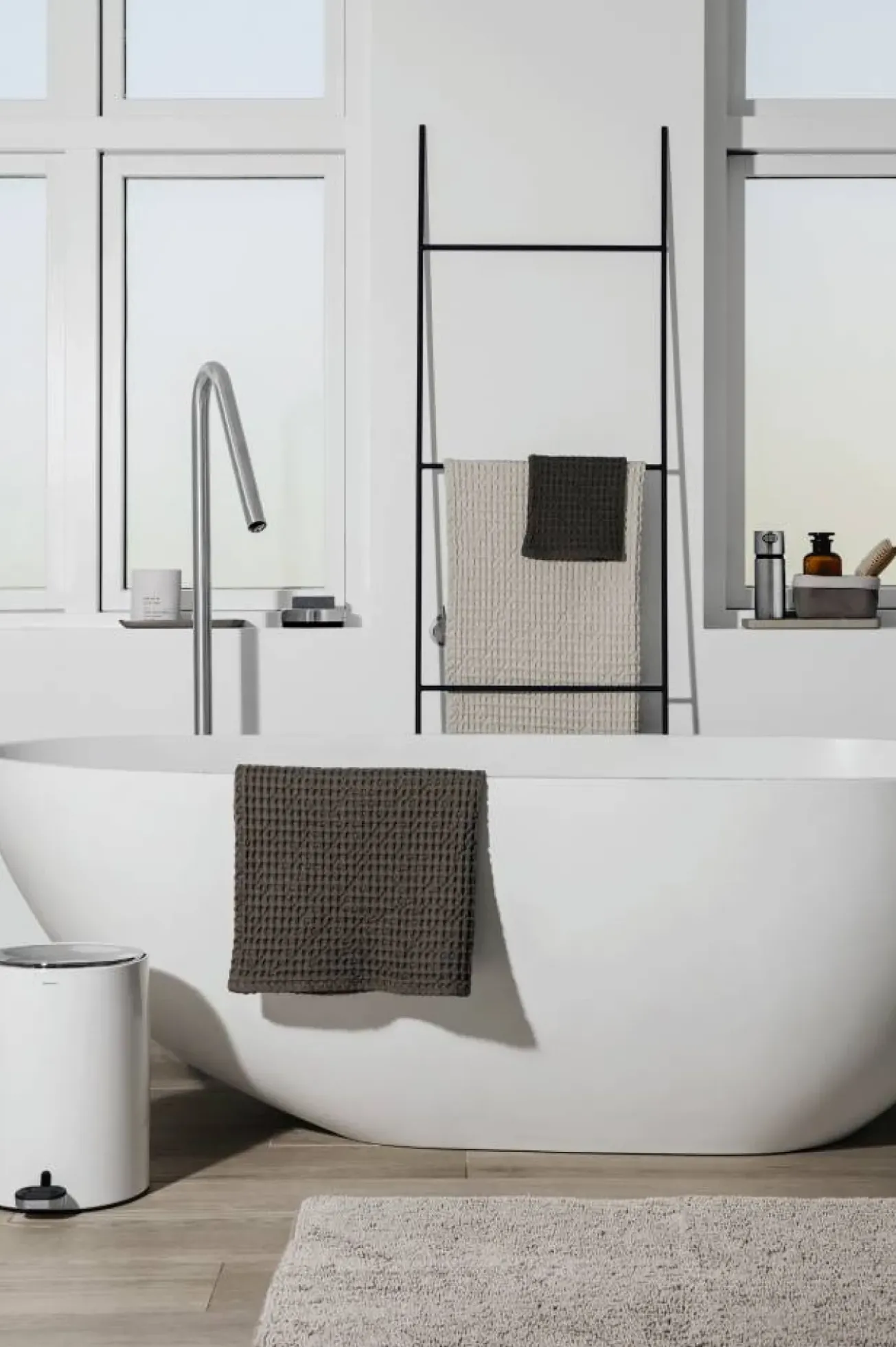 Bath & Living Blomus FERA towel ladder powder coated (69078)