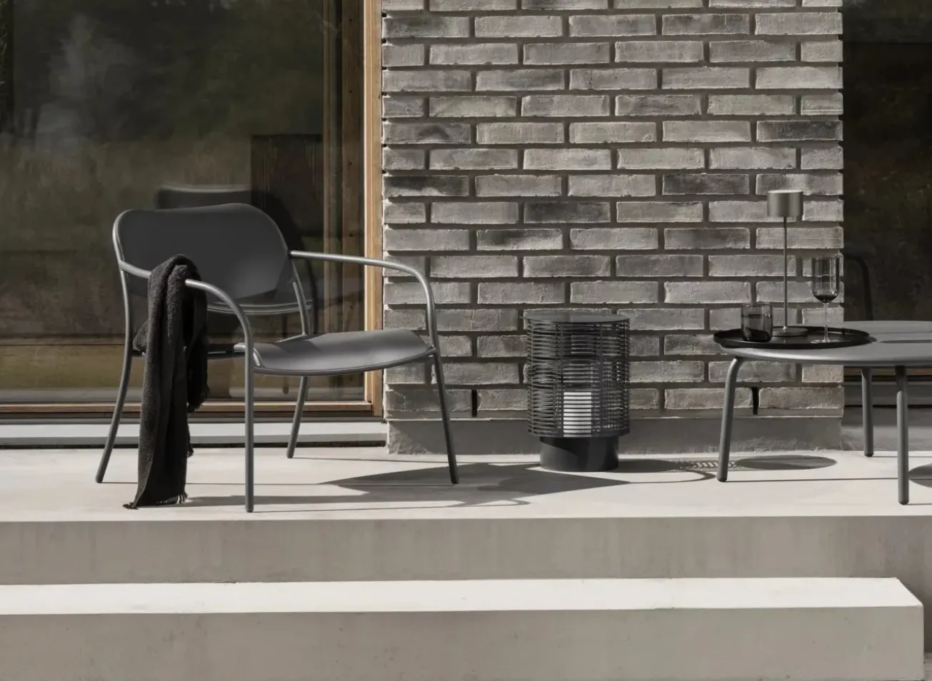 Bath & Living Blomus YUA lounge chair Granite Gray (62176)