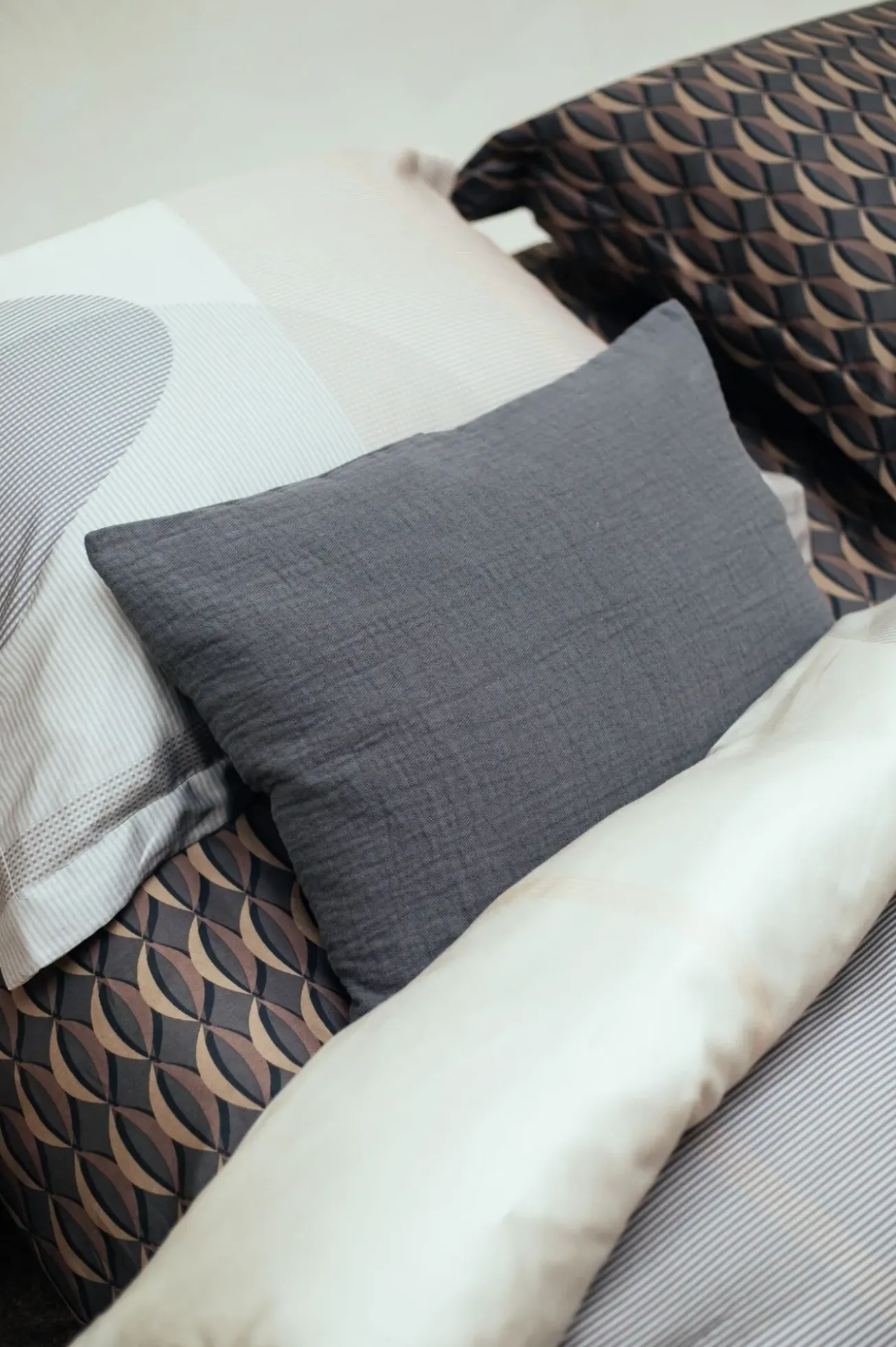 Bath & Living Vandyck Duvet cover BOUNCING Off Black 200x220 cm (satin cotton)