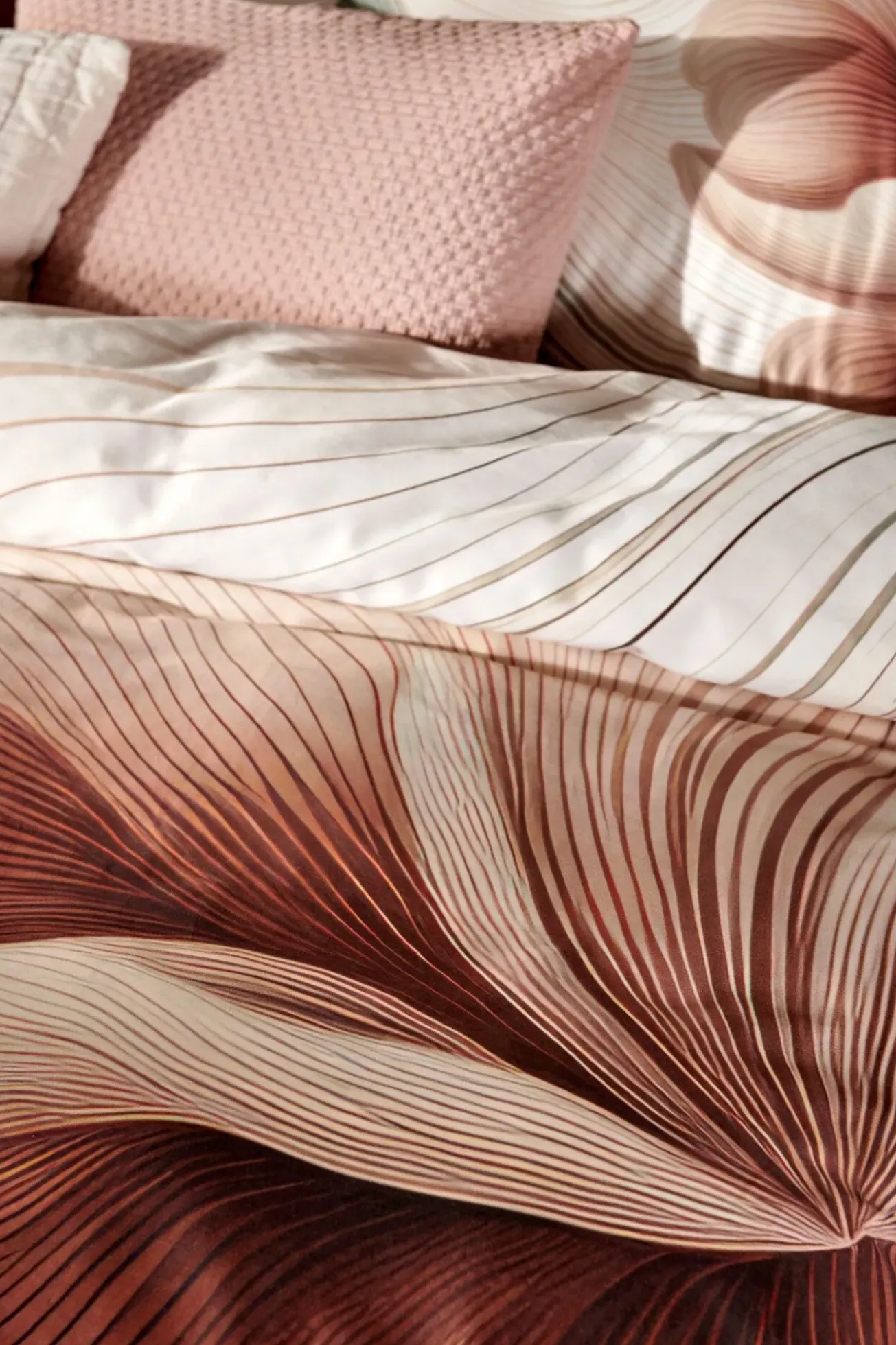 Bath & Living Vandyck Duvet cover FLOWING Cream Tan 140x220 cm (satin cotton)