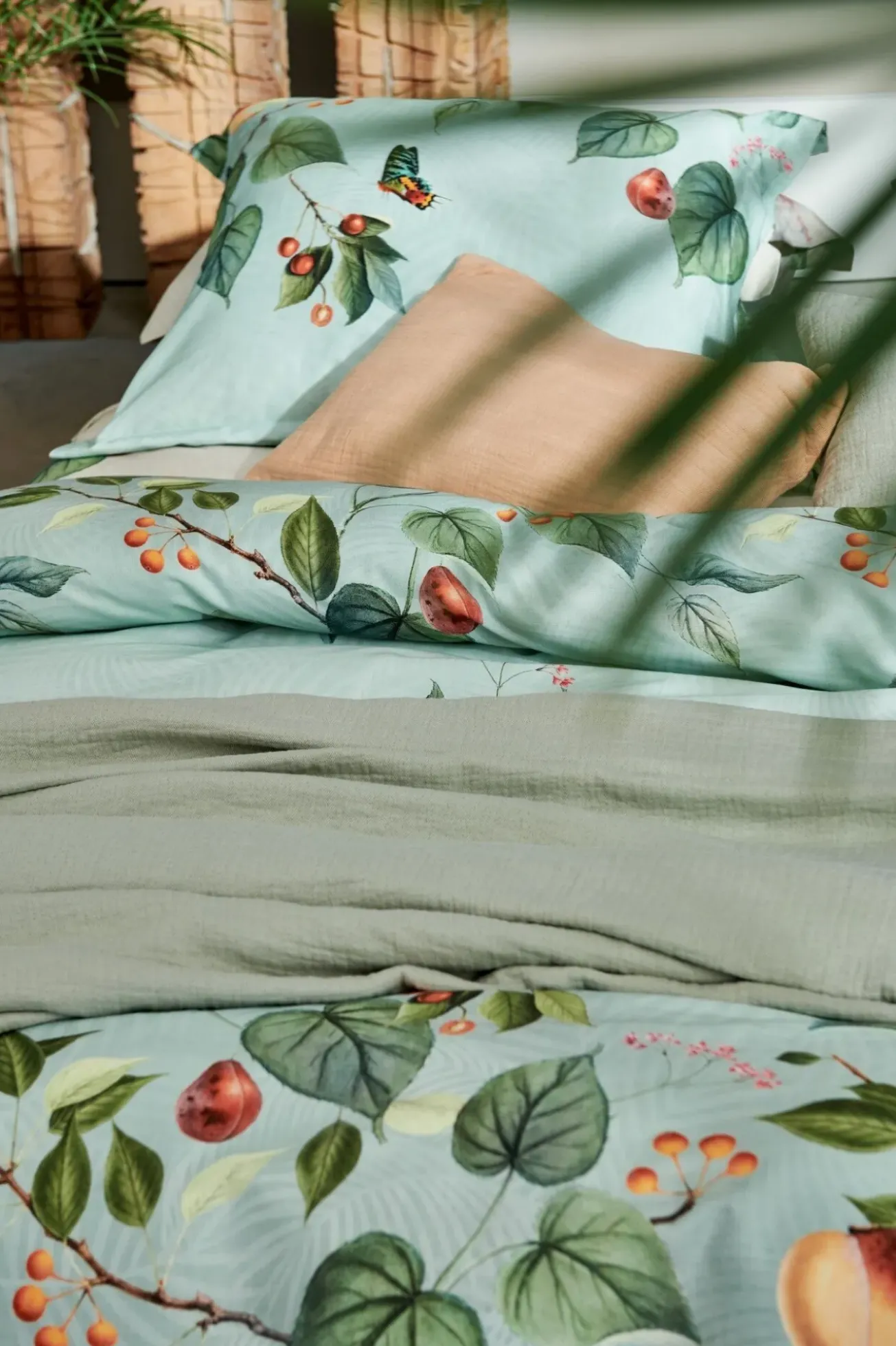 Bath & Living Vandyck Duvet cover FRUIT GARDEN Light Green 240x220 cm (satin cotton)