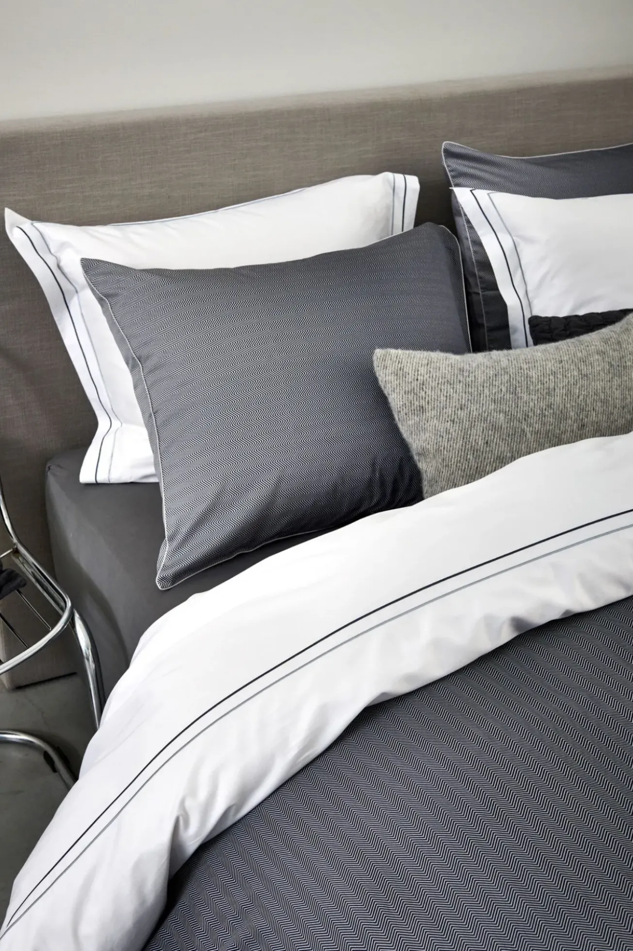 Bath & Living Vandyck Duvet cover PURITY Naples 200x220 cm, color Off Black (satin cotton)