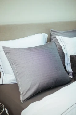 Bath & Living Vandyck Duvet cover PURITY Naples 140x220 cm, color Off Black (satin cotton)