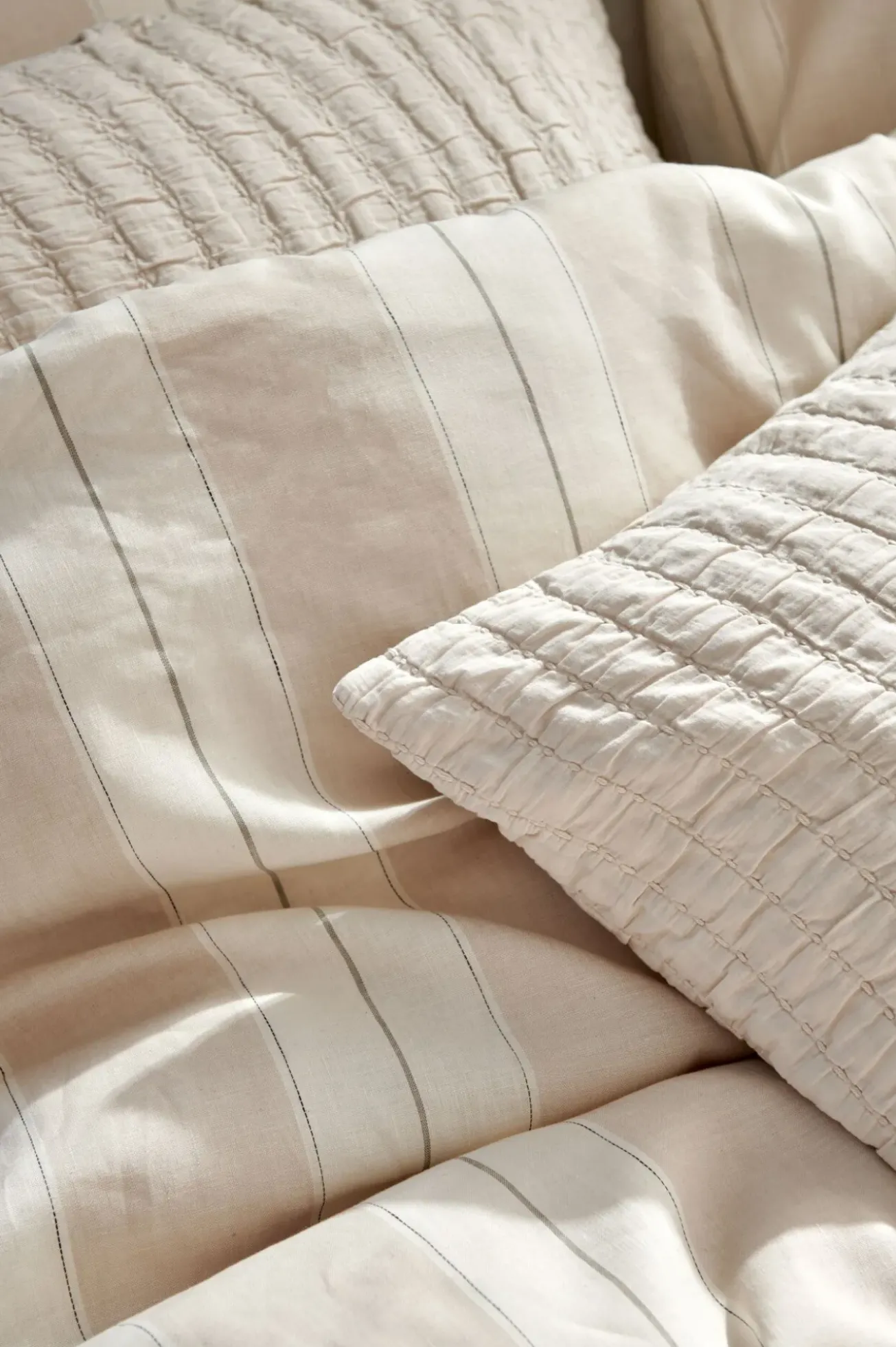 Bath & Living Vandyck PURE 64 throw/bedspread 260x260 cm Cream Tan (cotton) PRSA22264
